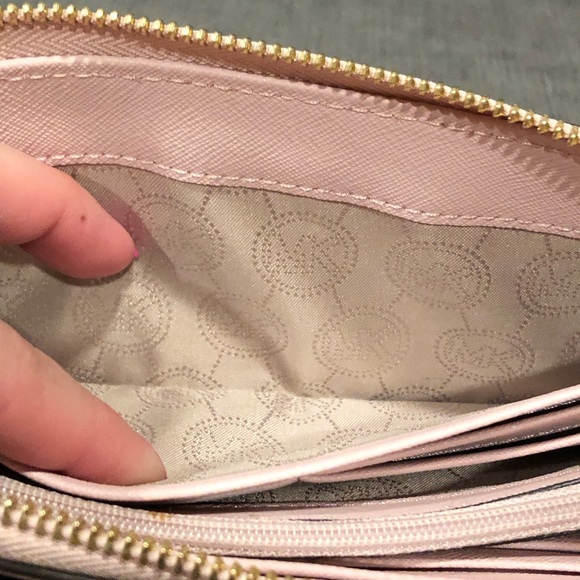 Michael Kors Wallet - Picture 3 of 12